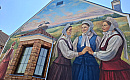 Nowy mural w Lidzbarku Warmińskim. Czepiec warmiński ozdobił ścianę kamienicy Nowy mural w Lidzbarku Warmińskim. Czepiec warmiński ozdobił ścianę kamienicy